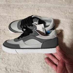 NWT Childrens Place Boys Sz 3 Sneakers Shoes Gray With Black Laces